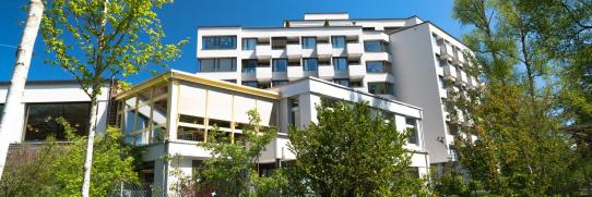 Blick auf Wildbach aus dem Park