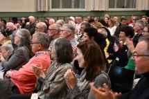 Preisträgerinnen und Preisträger der &quot;Wetziker Flamme&quot;  im Rahmen des Vereinsapéro 2025 geehrt